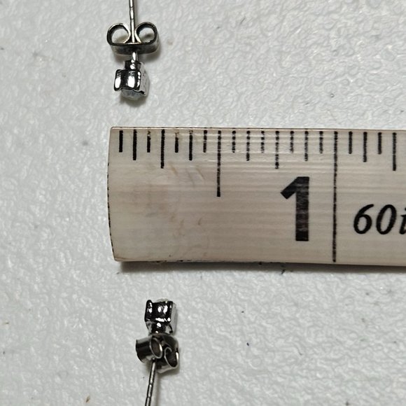 Elegant Cubic Zirconia Round Silver Tone Stud Earrings Classic Minimalist - Picture 4 of 4